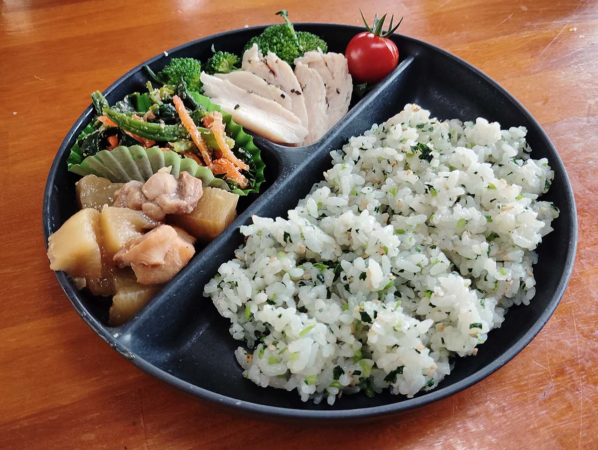 A bento lunch with vegetables from the farm